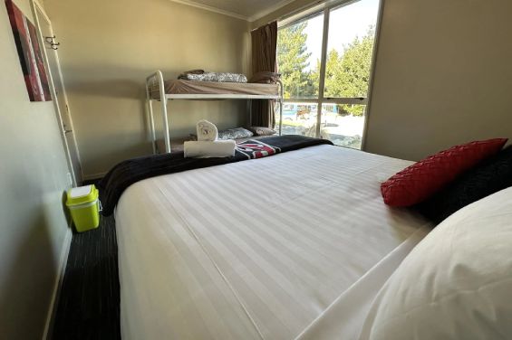 Ruataniwha Lodge - bedroom